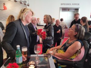 Hans Klok en OOPOEH van oppashond